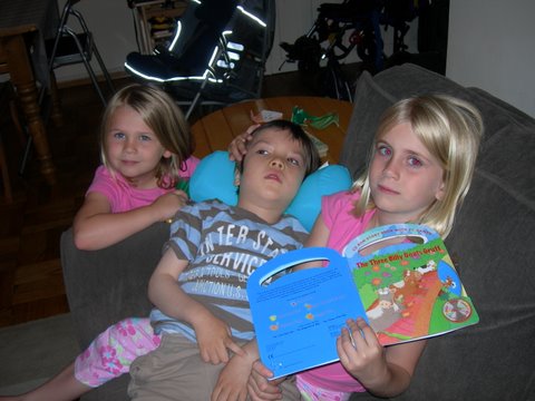 Picture of SJ, LM and cousin George in NYC in 2007